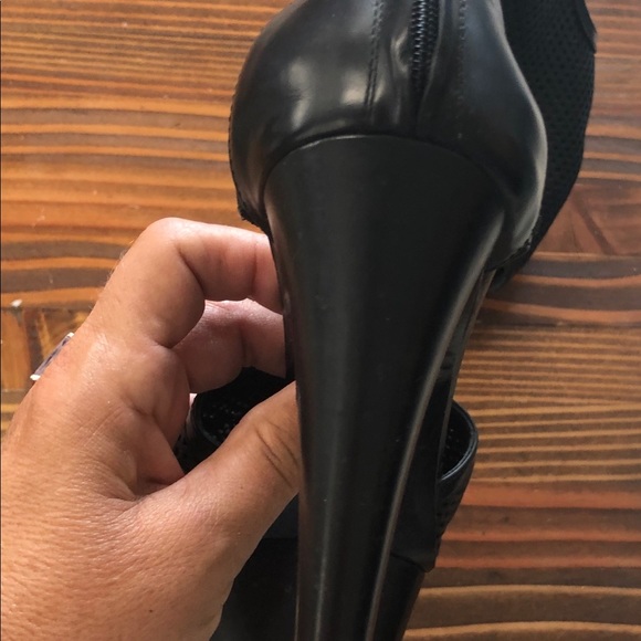 Shoes - Picture 4 of 8